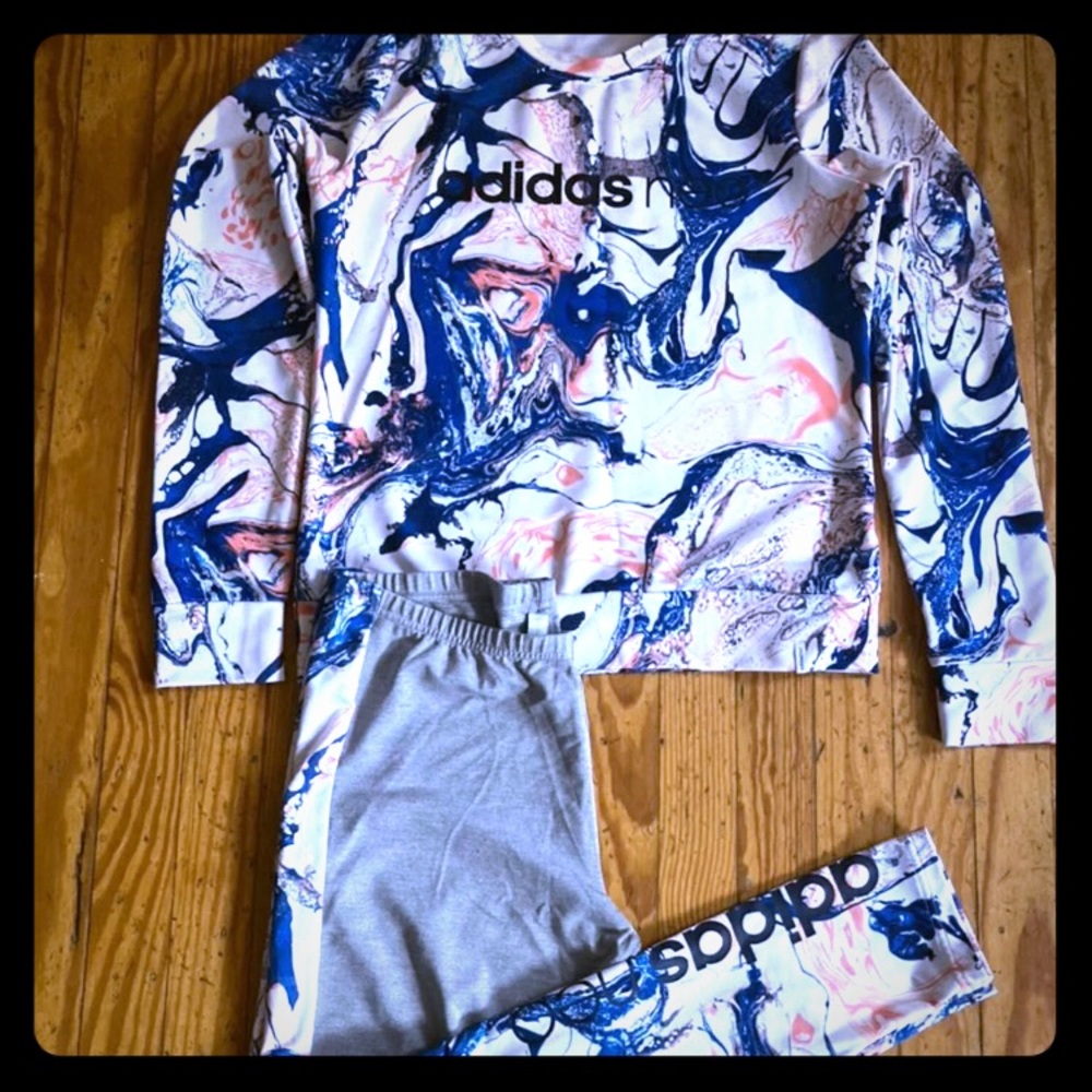 Adidas  neo set sooo cute size large 💙💚💛